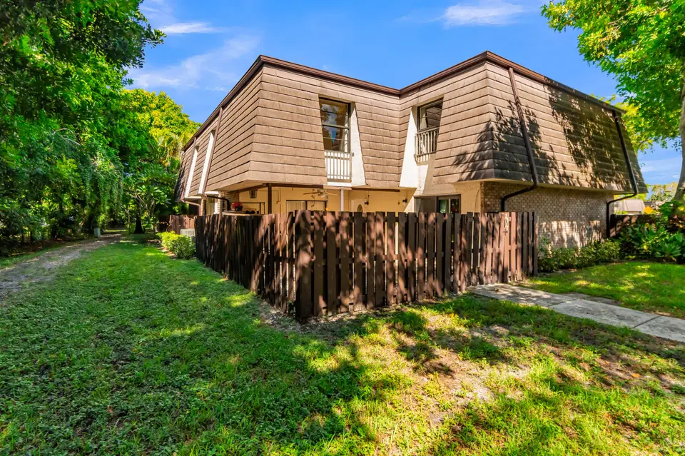 2517 NW 99th Avenue, Coral Springs, FL 33065
