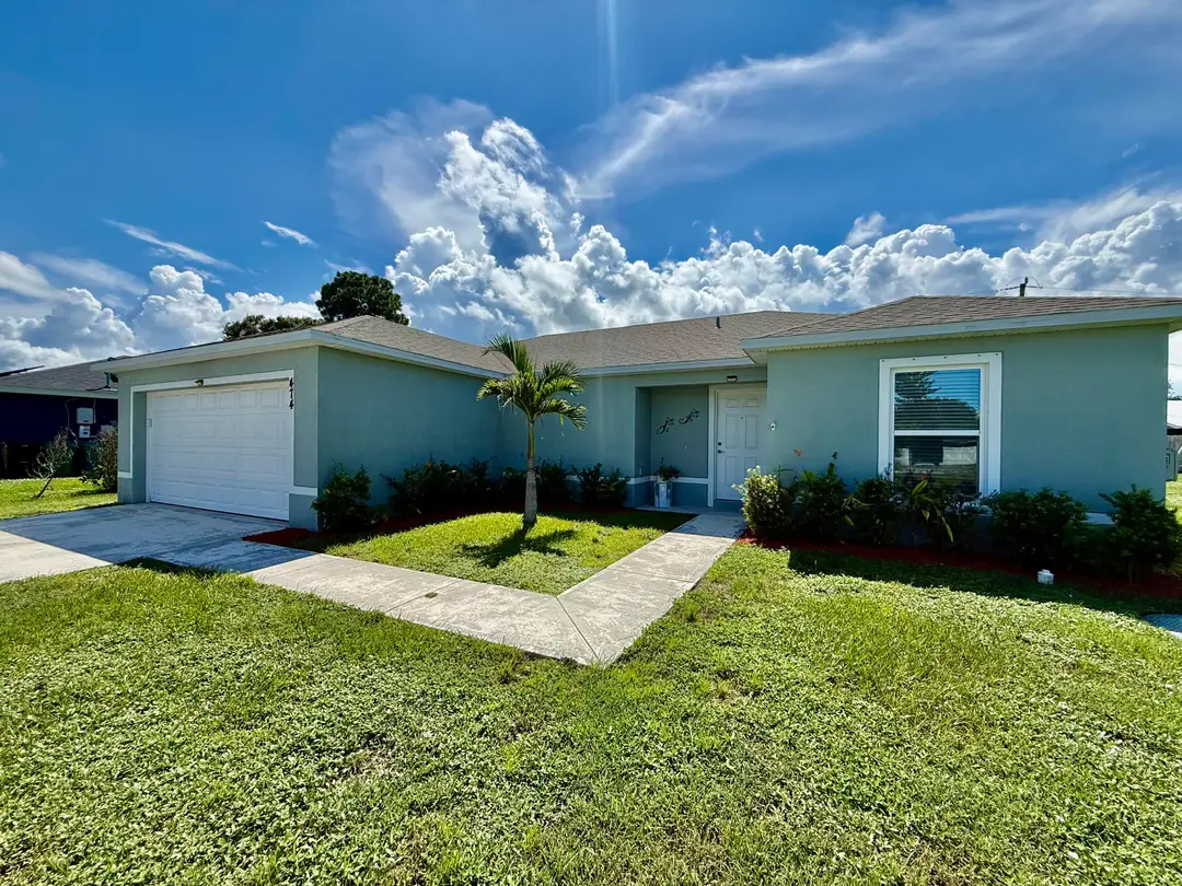 474 NE MAINSAIL Street, Port St. Lucie, FL 34983