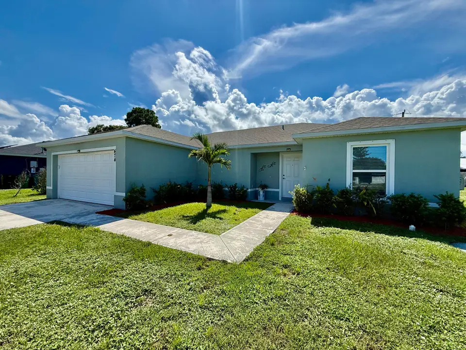 474 NE MAINSAIL Street, Port St. Lucie, FL 34983