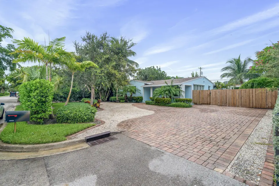 1601 S PALMWAY, Lake Worth Beach, FL 33460