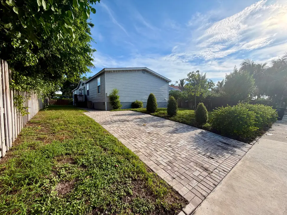 755 RIDGEWOOD Drive, West Palm Beach, FL 33405