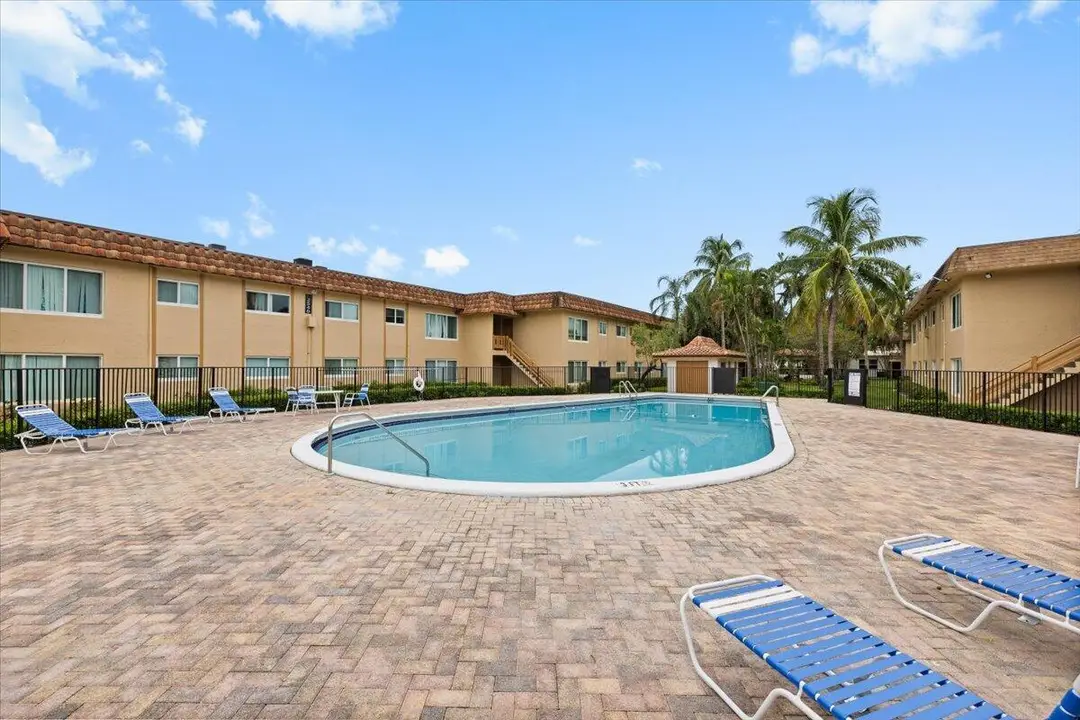 2531 NW 39th Terrace 202, Lauderdale Lakes, FL 33311