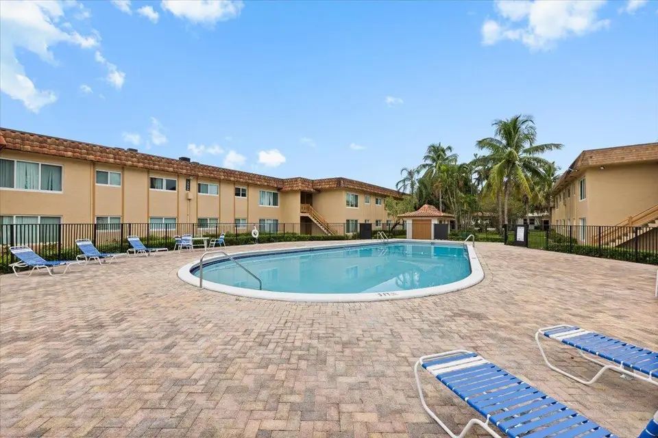 2531 NW 39th Terrace 202, Lauderdale Lakes, FL 33311