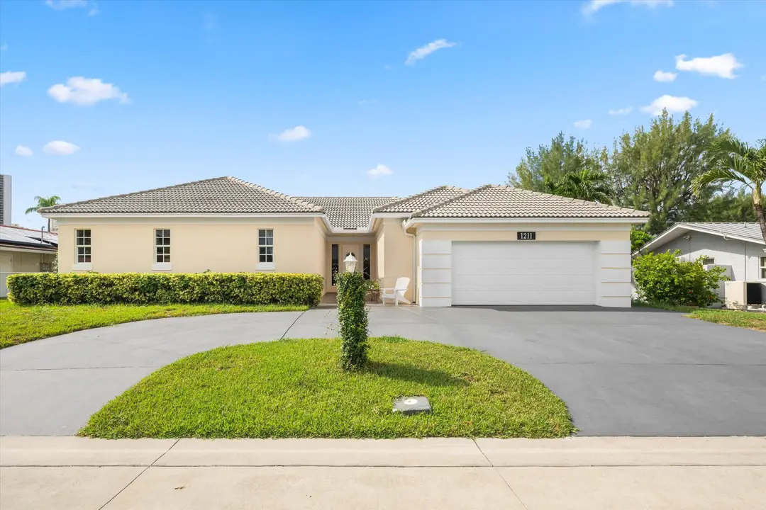 1211 SINGER Drive, Singer Island, FL 33404