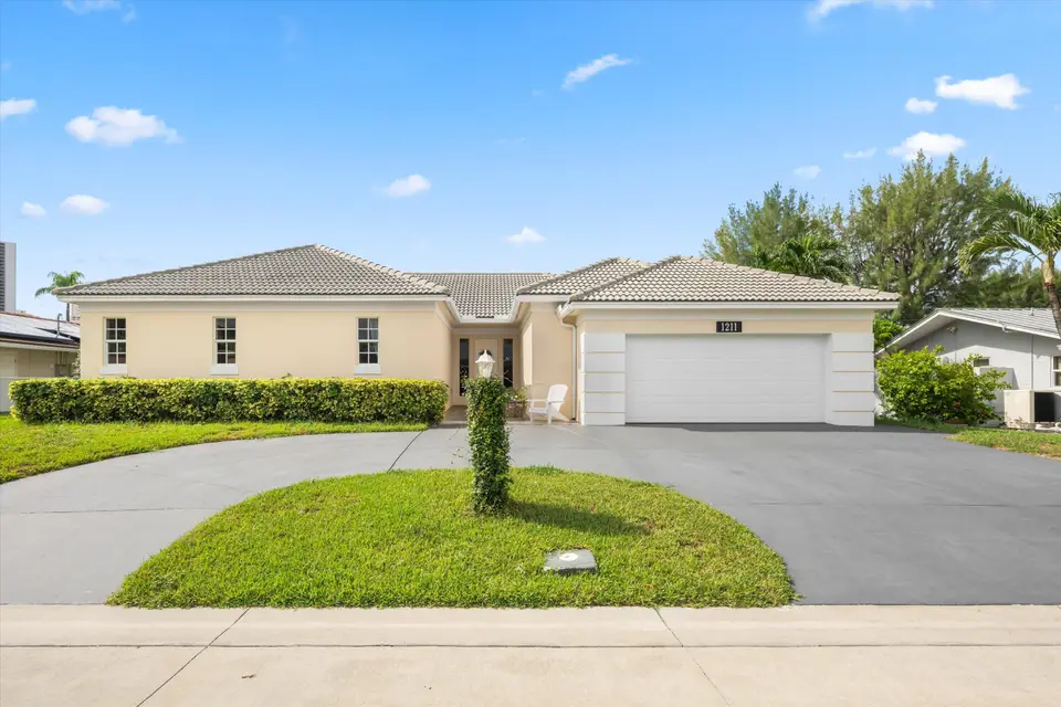1211 SINGER Drive, Singer Island, FL 33404