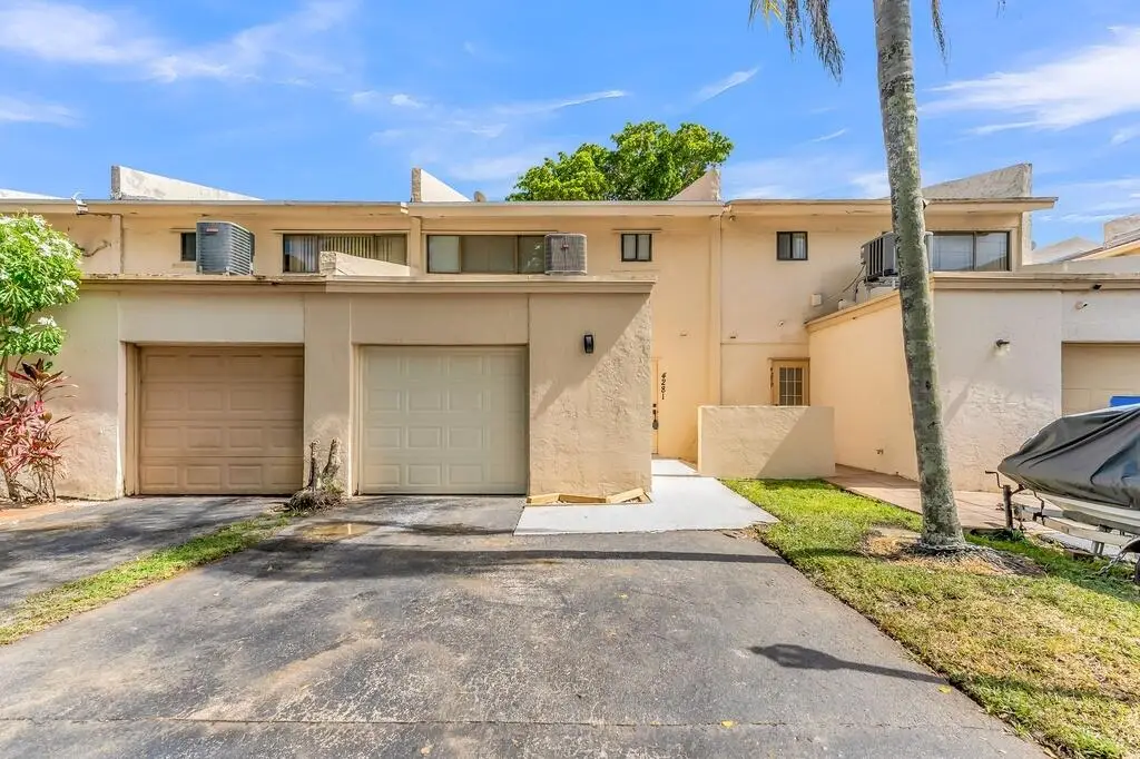 4281 NW 76 Avenue, Davie, FL 33328