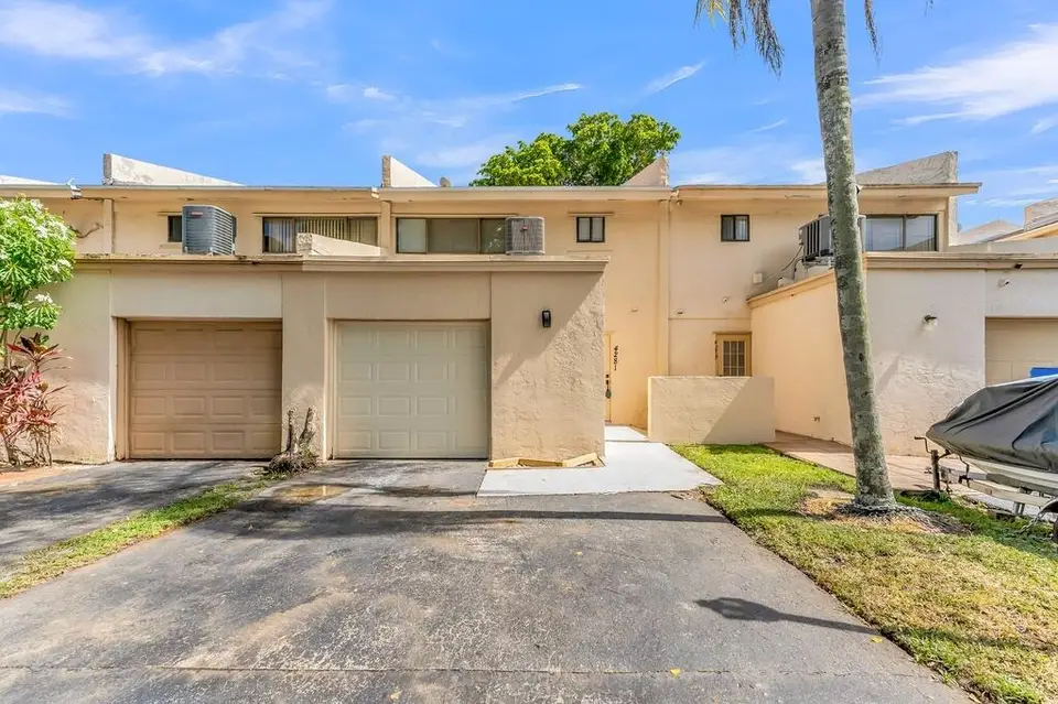 4281 NW 76 Avenue, Davie, FL 33328