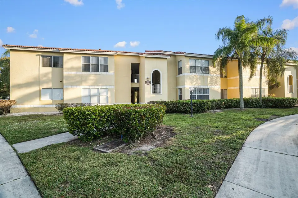 12730 VISTA ISLES Drive 821, Sunrise, FL 33325