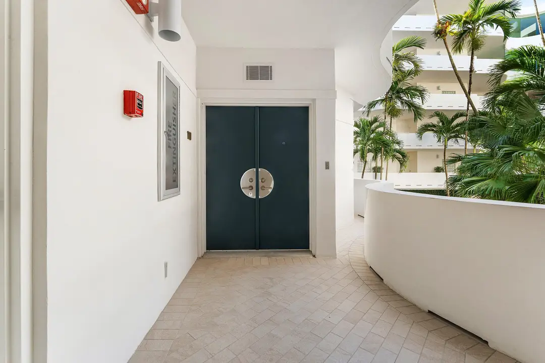 2000 S Ocean Boulevard, Palm Beach, FL 33480