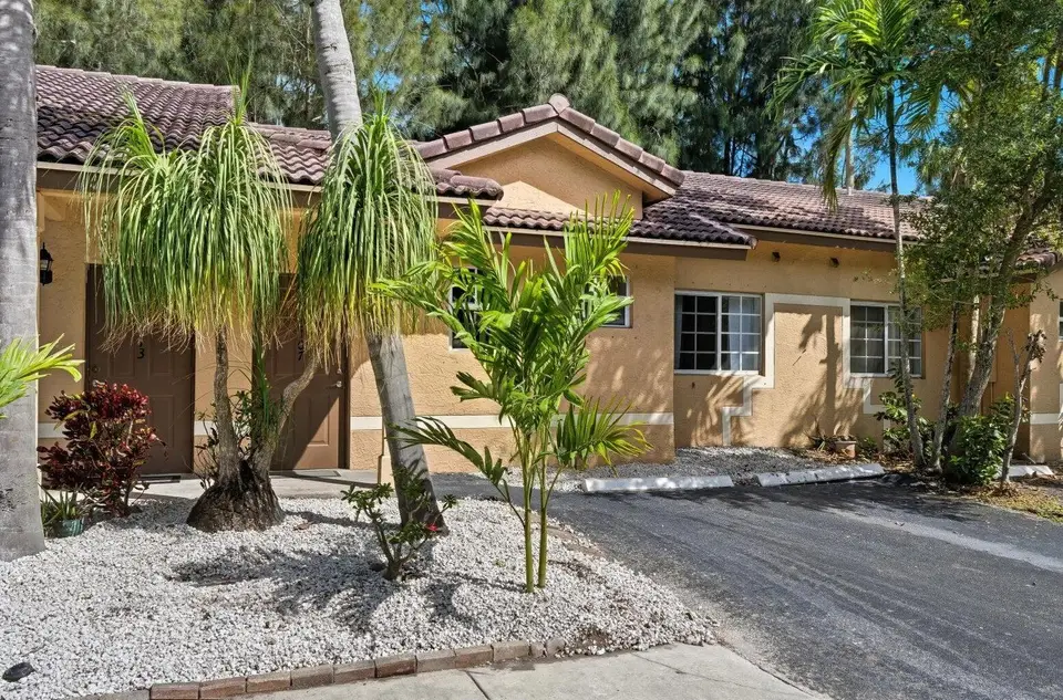 6143 Garden Court, Davie, FL 33314