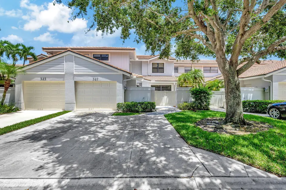 527 Prestwick Circle, Palm Beach Gardens, FL 33418