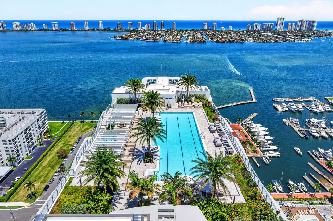 Amenities roof top pool