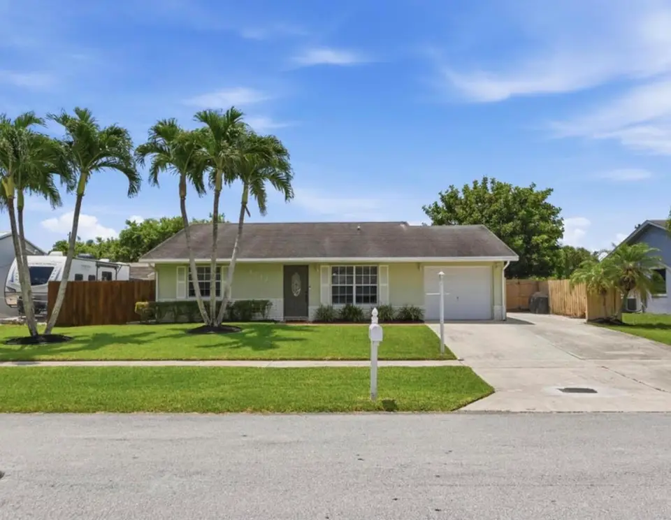4732 Carthage Circle S, Lake Worth, FL 33463