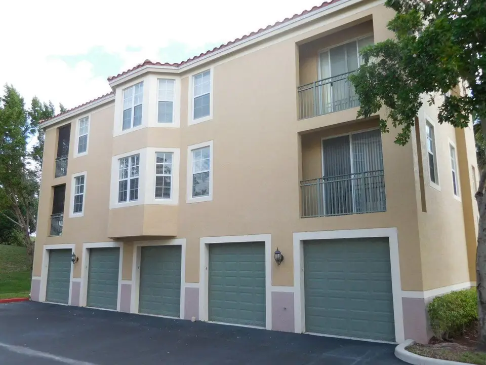 11780 SAINT ANDREWS Place 201, Wellington, FL 33414