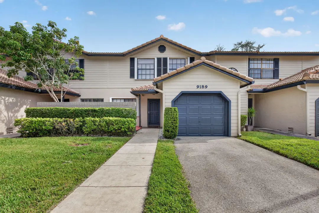 9189 VINEYARD LAKE Drive, Plantation, FL 33324
