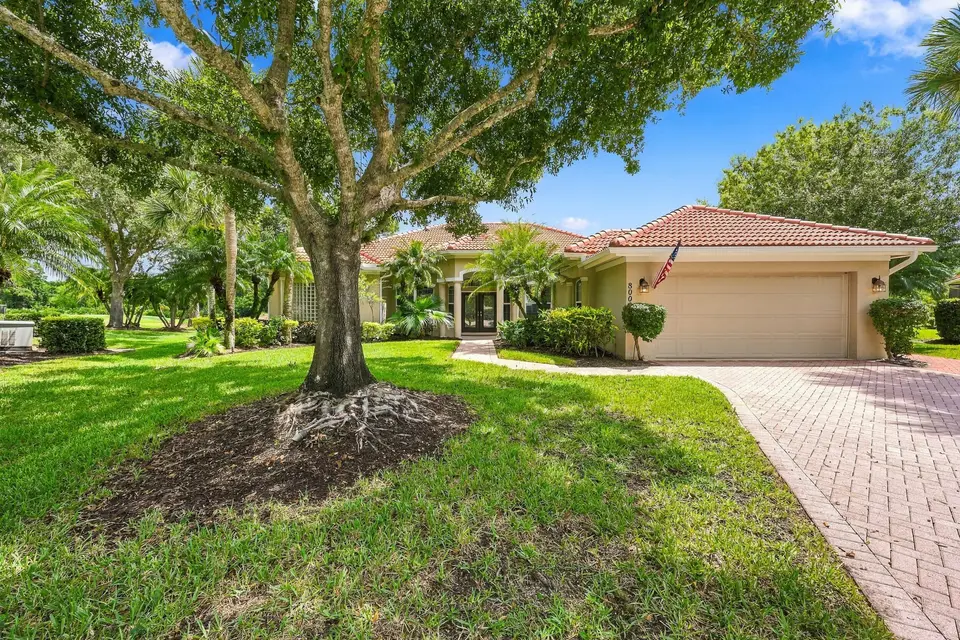 8008 Links Way, Port St. Lucie, FL 34986
