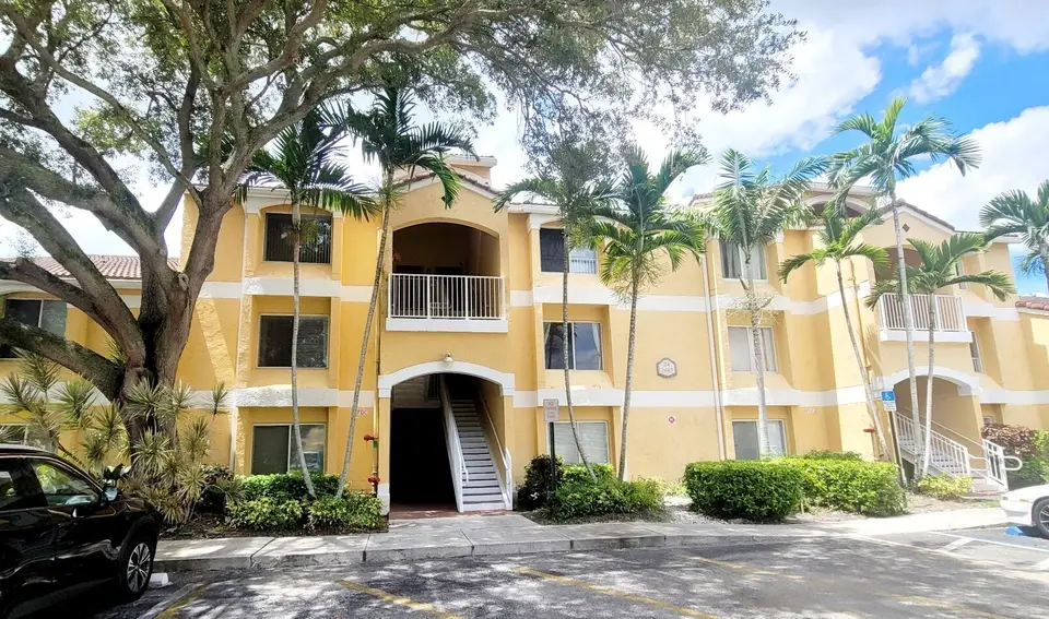 2667 NW 33RD Street 2402, Oakland Park, FL 33309