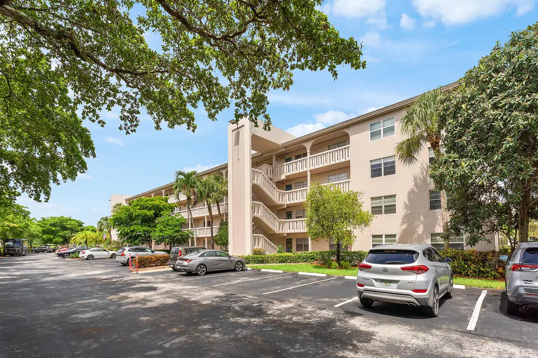2001 GRANADA Drive L2, Coconut Creek, FL 33066