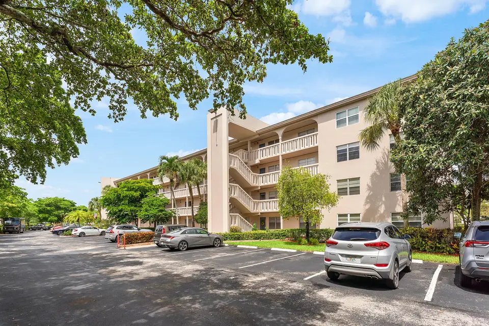 2001 GRANADA Drive L2, Coconut Creek, FL 33066