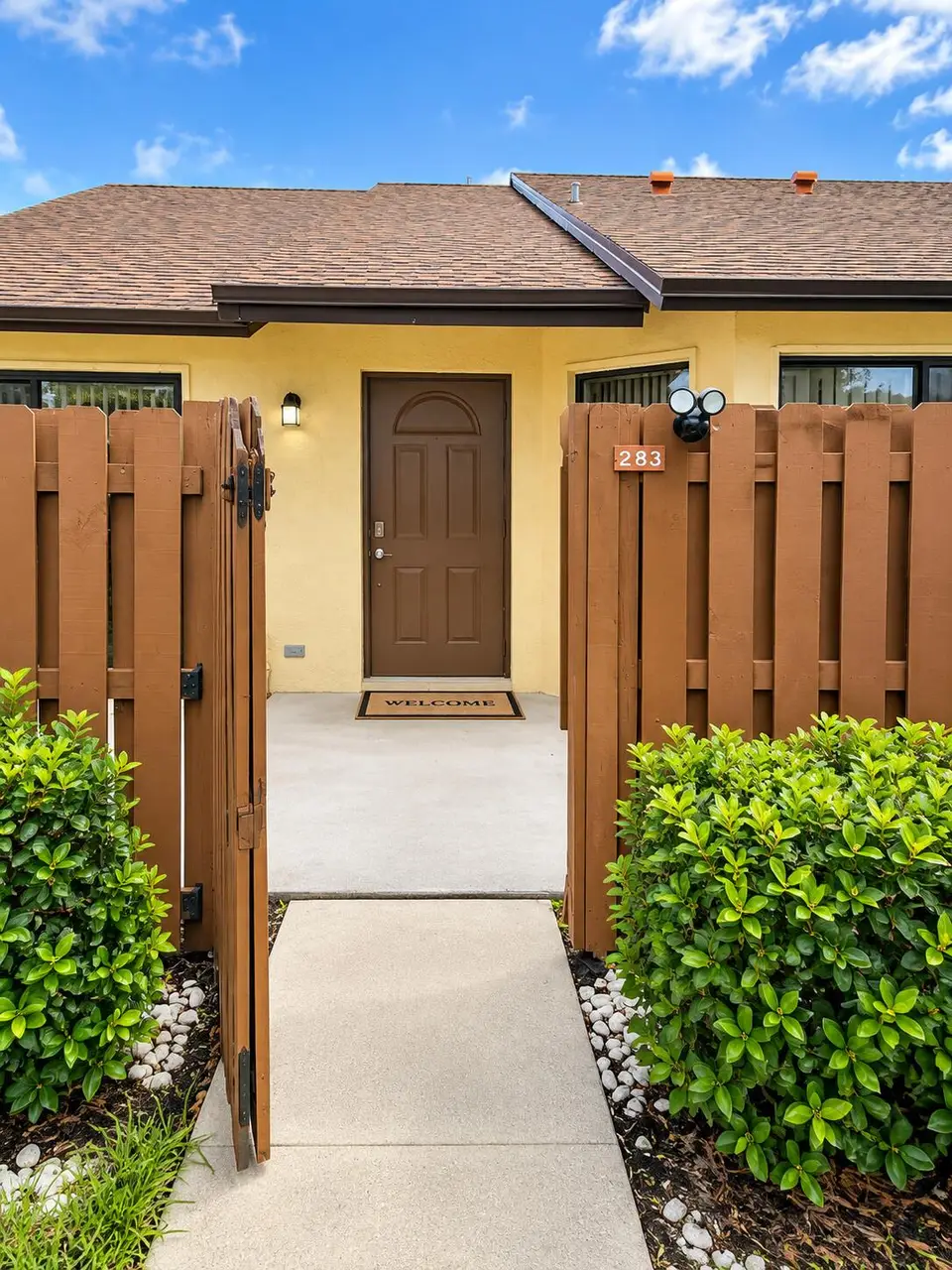 283 Springdale Circle 28C, Palm Springs, FL 33461