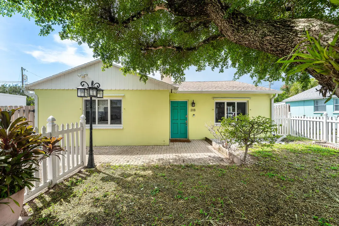 318 W Mango Street W, Lantana, FL 33462