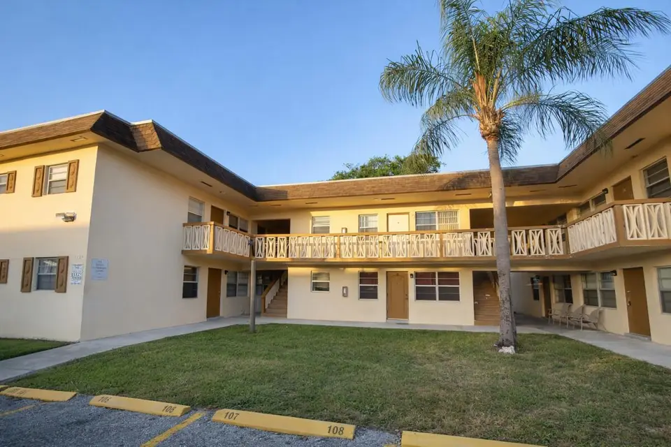 3721 SW 59th Terrace 5, Davie, FL 33314