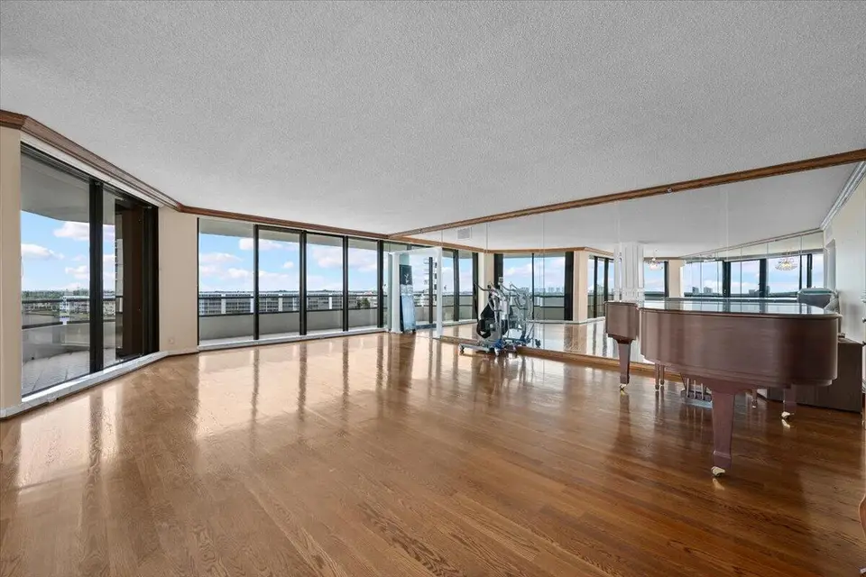100 Lakeshore Drive 558, North Palm Beach, FL 33408