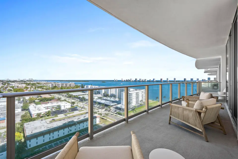 220 Lake Shore Drive 1413, Lake Park, FL 33403