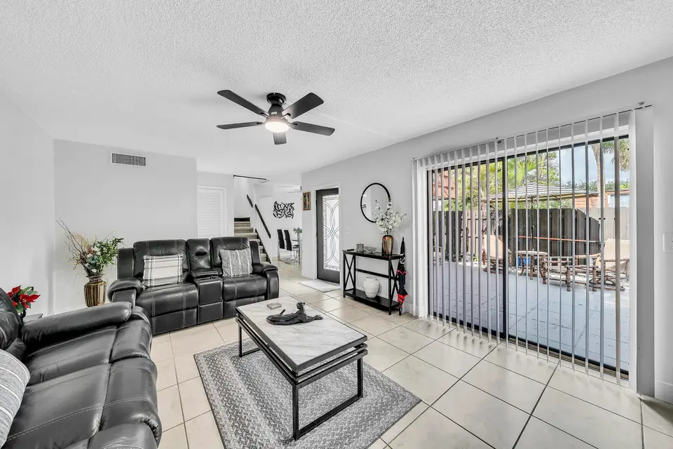 2228 WHITE PINE Circle A, Greenacres, FL 33415