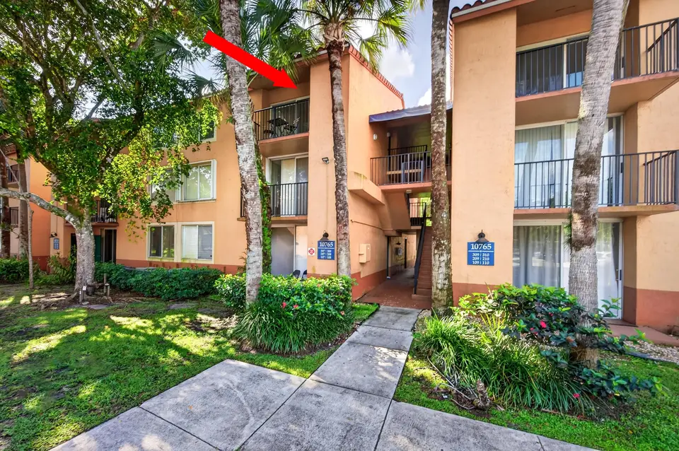 10765 CLEARY Boulevard 307, Plantation, FL 33324