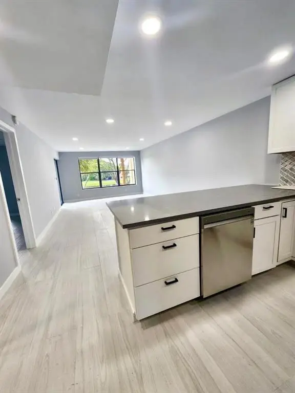 2322 S CYPRESS BEND Drive 210, Pompano Beach, FL 33069