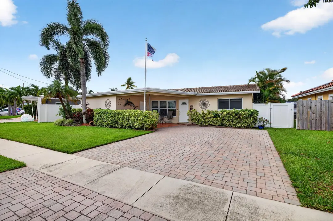 943 NAUTILUS Isle, Dania Beach, FL 33004