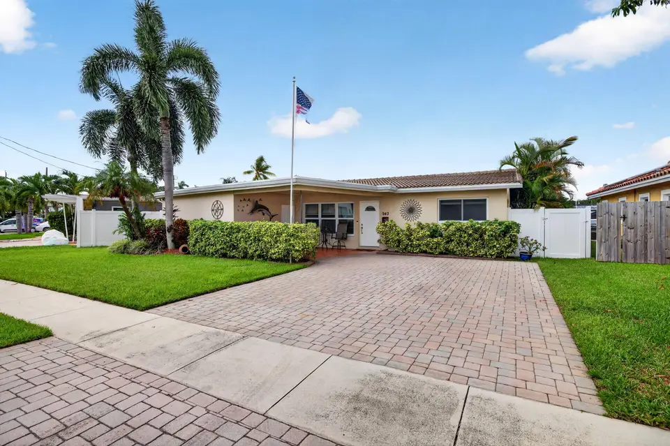 943 NAUTILUS Isle, Dania Beach, FL 33004