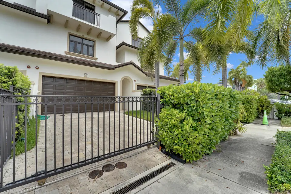 105 ISLE OF VENICE Drive 105, Fort Lauderdale, FL 33301