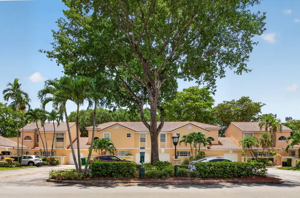11451 LAKEVIEW Drive 3A, Coral Springs, FL 33071