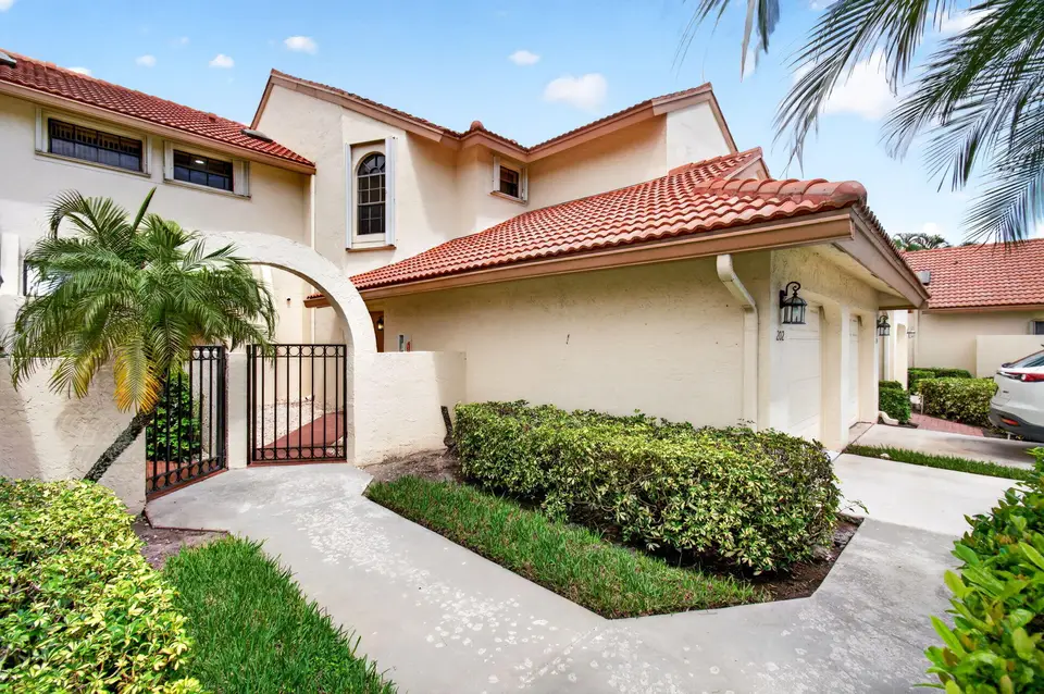 8320 Waterline Drive 202, Boynton Beach, FL 33472