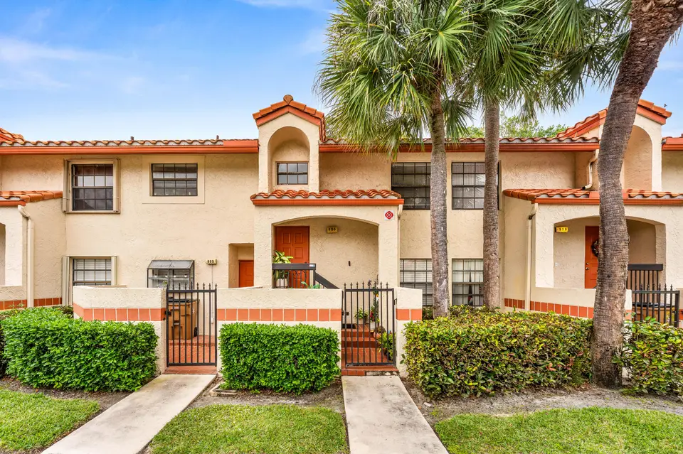 906 CONGRESSIONAL Way 906, Deerfield Beach, FL 33442