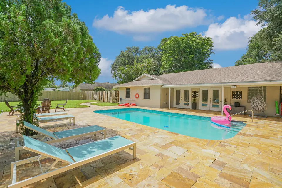 166 Old Country Road S, Wellington, FL 33414