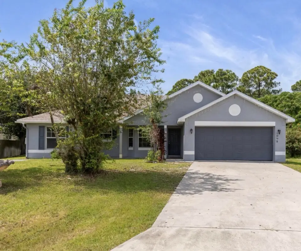 1098 SW SW Du Bois Avenue, Port St. Lucie, FL 34953