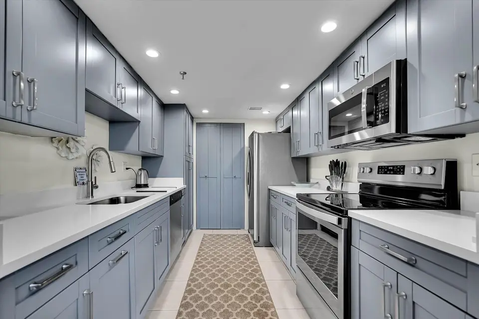 859 JEFFERY Street 306, Boca Raton, FL 33487