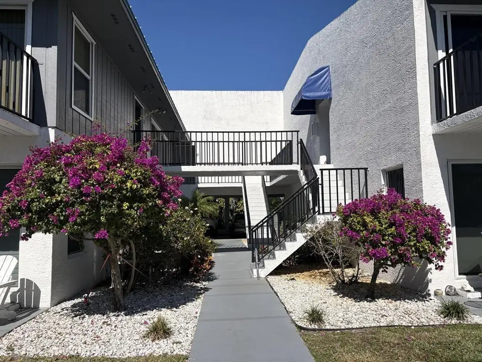 1180 CARLTON Court 207B, Fort Pierce, FL 34949
