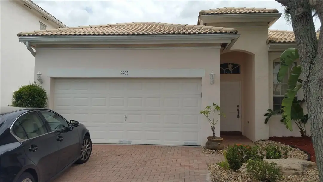 6908 NW 33RD Street, Margate, FL 33063