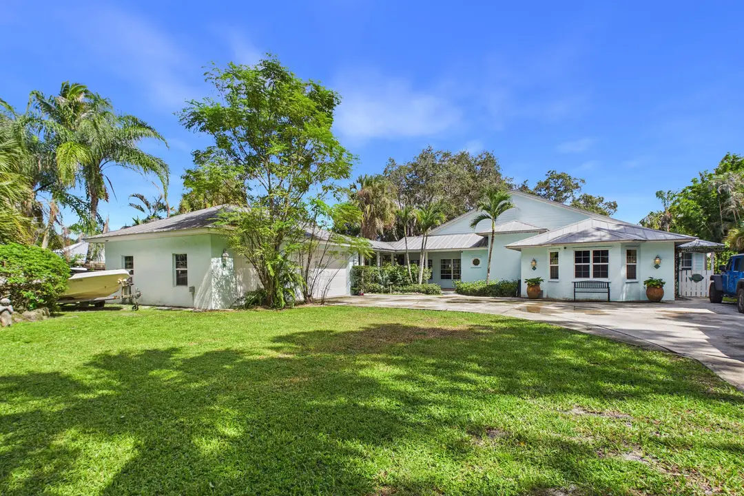 3679 SW SAINT LUCIE SHORES Drive, Palm City, FL 34990