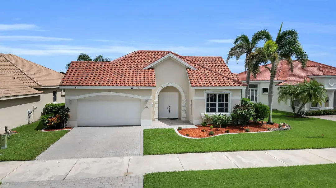 694 SW Lake Charles Circle, Port St. Lucie, FL 34986