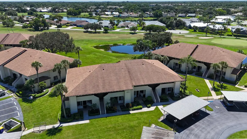 6303 SE WILLIAMSBURG Drive 201, Hobe Sound, FL 33455