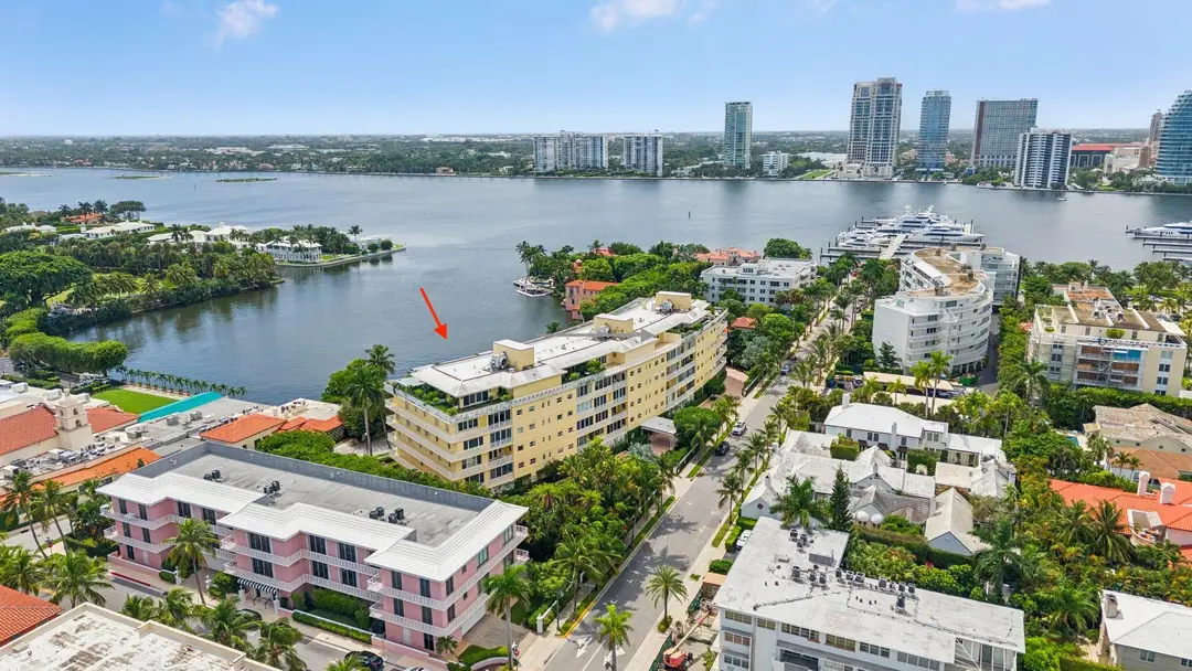 arrow 425 Worth Ave Palm Beach FL 02