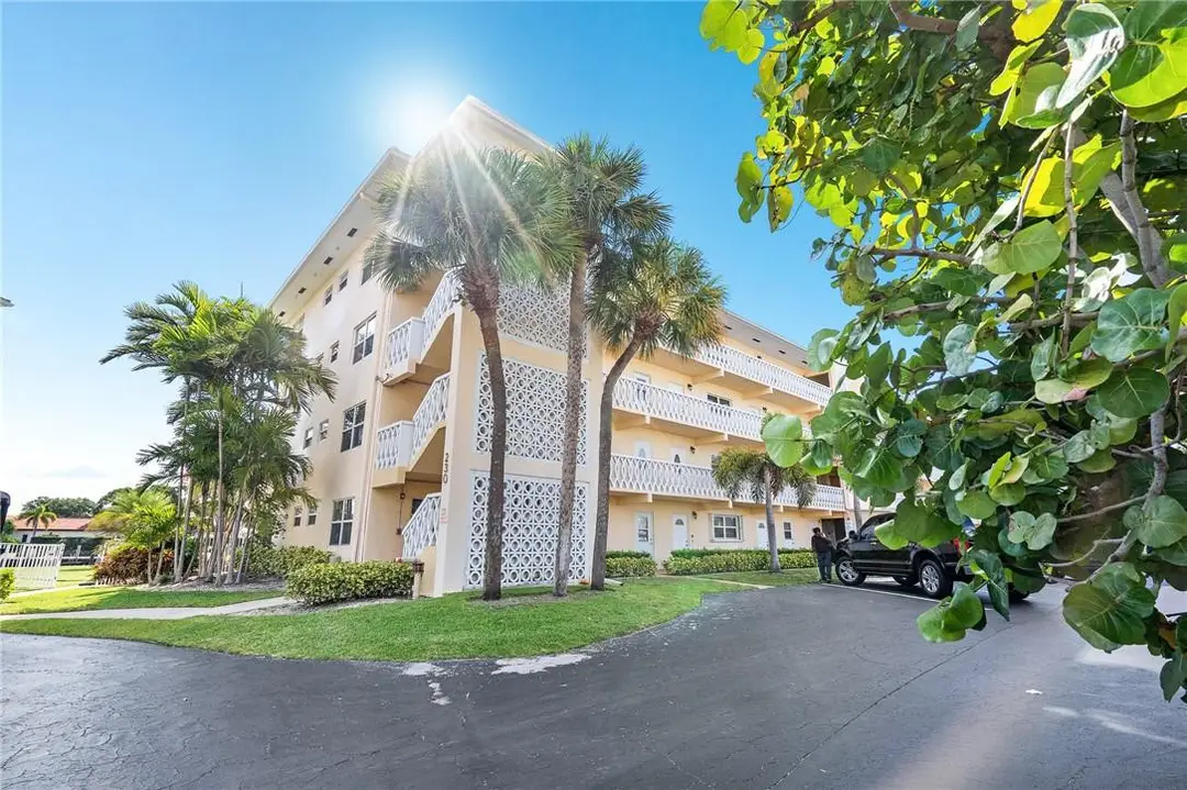 230 N FEDERAL Highway 103, Deerfield Beach, FL 33441
