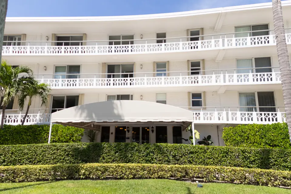 139 SUNRISE Avenue 107, Palm Beach, FL 33480
