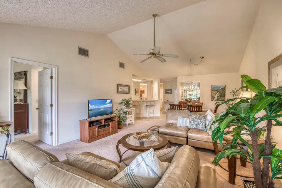 6275 SE Charleston Place B203, Hobe Sound, FL 33455
