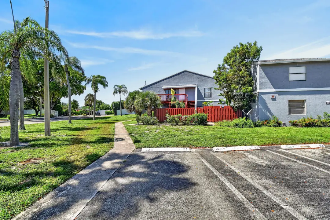 1 CROSSINGS Circle C, Boynton Beach, FL 33435